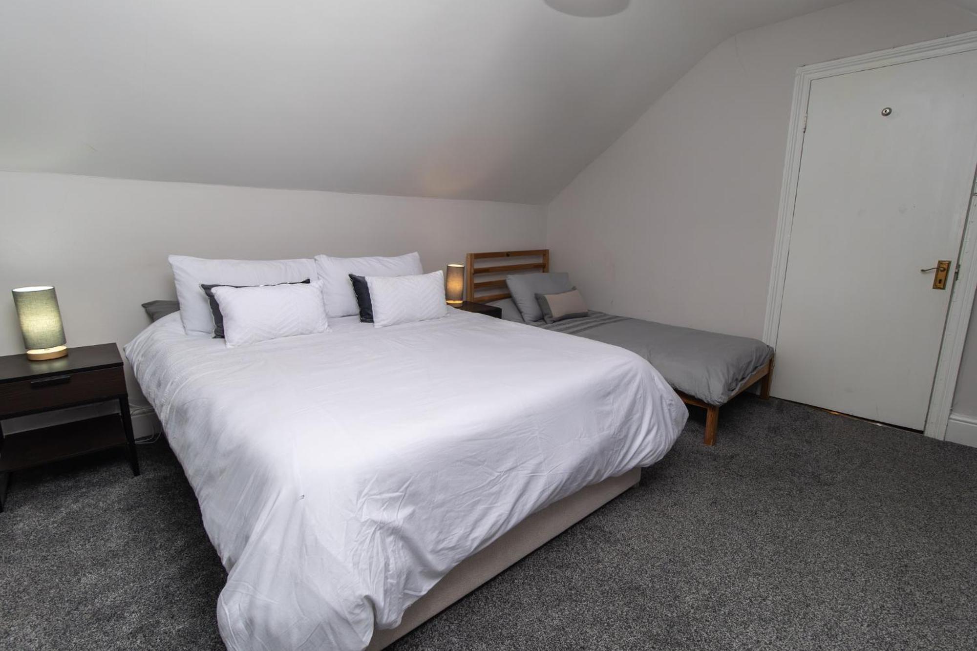 Dwellcome Home Ltd 4 King Bedroom Townhouse, Free Parking, Fast Wifi, Fully Equipped Kitchen, 15 Min Drive To Nissan, 20 Min To Newcastle Sunderland, Ideal For Long Term Contractor Etc Stays, Regular Housekeeping Option - See Our Site For Assurance South Shields Eksteriør bilde