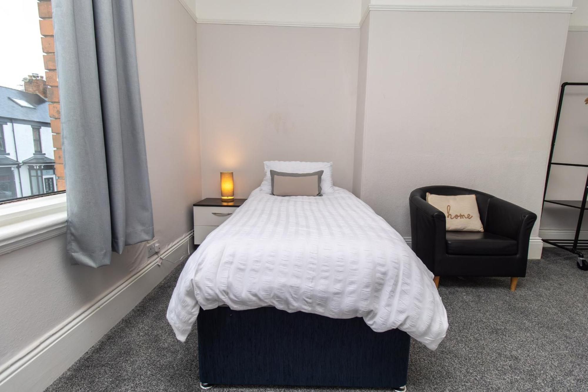 Dwellcome Home Ltd 4 King Bedroom Townhouse, Free Parking, Fast Wifi, Fully Equipped Kitchen, 15 Min Drive To Nissan, 20 Min To Newcastle Sunderland, Ideal For Long Term Contractor Etc Stays, Regular Housekeeping Option - See Our Site For Assurance South Shields Eksteriør bilde