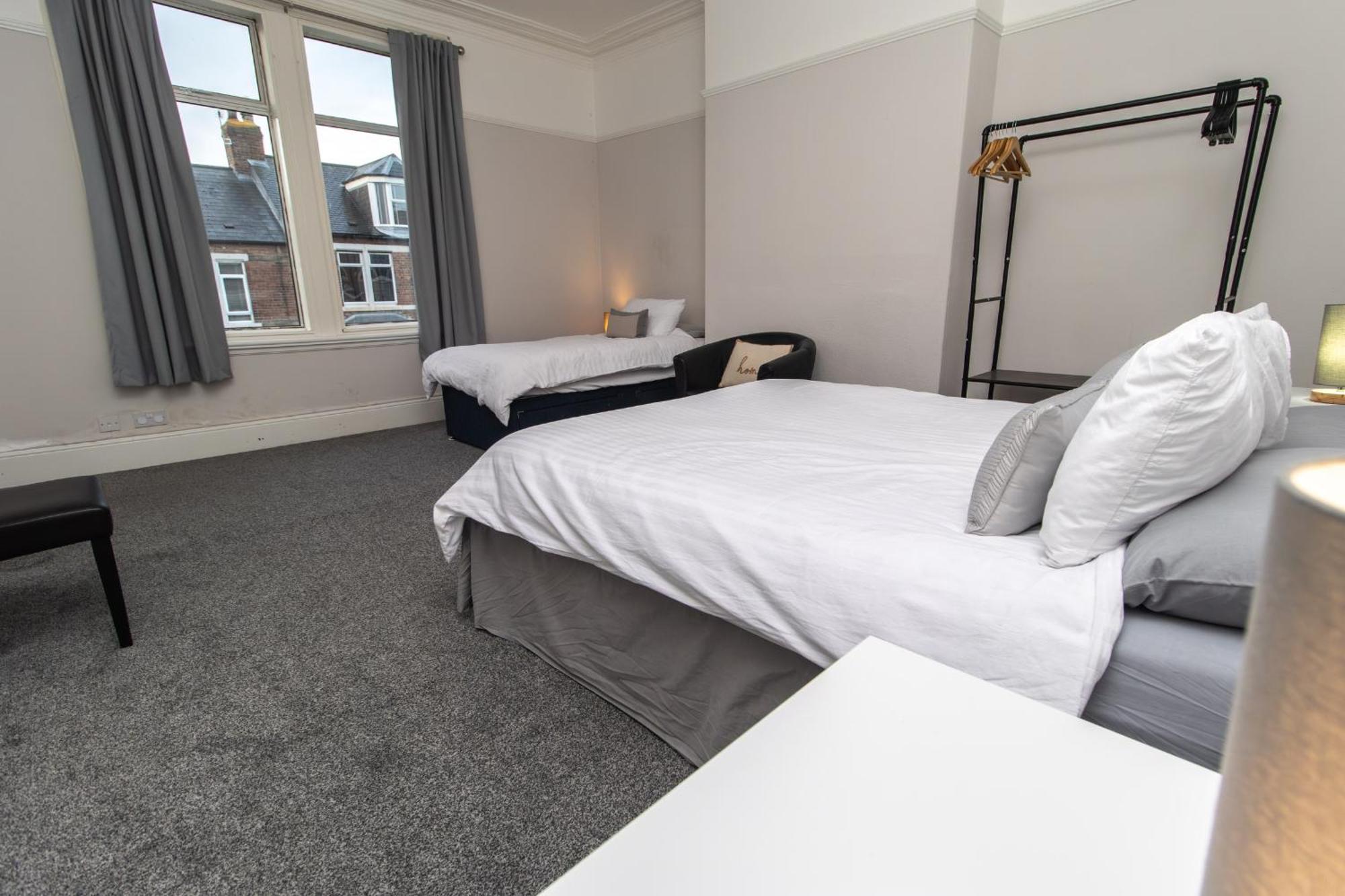 Dwellcome Home Ltd 4 King Bedroom Townhouse, Free Parking, Fast Wifi, Fully Equipped Kitchen, 15 Min Drive To Nissan, 20 Min To Newcastle Sunderland, Ideal For Long Term Contractor Etc Stays, Regular Housekeeping Option - See Our Site For Assurance South Shields Eksteriør bilde