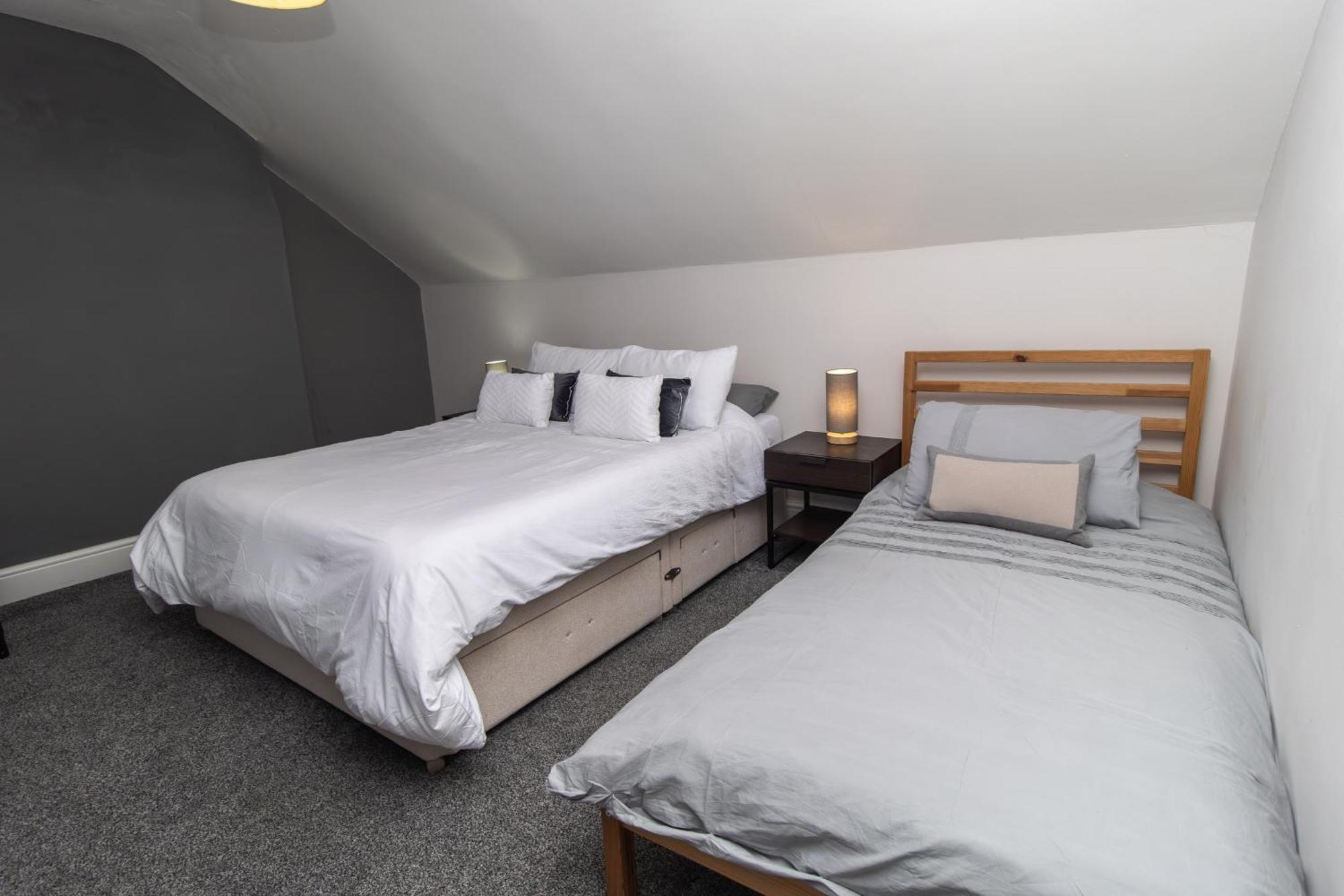 Dwellcome Home Ltd 4 King Bedroom Townhouse, Free Parking, Fast Wifi, Fully Equipped Kitchen, 15 Min Drive To Nissan, 20 Min To Newcastle Sunderland, Ideal For Long Term Contractor Etc Stays, Regular Housekeeping Option - See Our Site For Assurance South Shields Eksteriør bilde