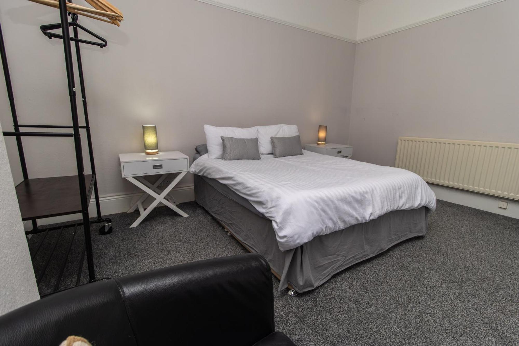 Dwellcome Home Ltd 4 King Bedroom Townhouse, Free Parking, Fast Wifi, Fully Equipped Kitchen, 15 Min Drive To Nissan, 20 Min To Newcastle Sunderland, Ideal For Long Term Contractor Etc Stays, Regular Housekeeping Option - See Our Site For Assurance South Shields Eksteriør bilde