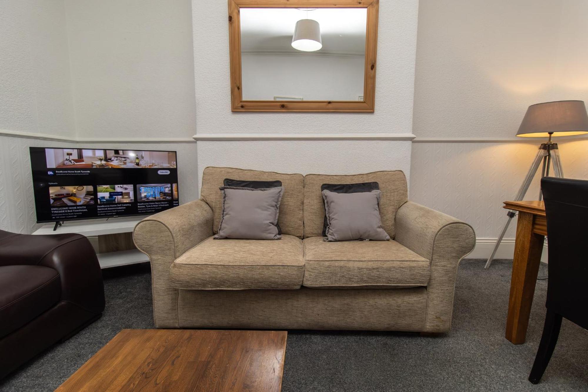 Dwellcome Home Ltd 4 King Bedroom Townhouse, Free Parking, Fast Wifi, Fully Equipped Kitchen, 15 Min Drive To Nissan, 20 Min To Newcastle Sunderland, Ideal For Long Term Contractor Etc Stays, Regular Housekeeping Option - See Our Site For Assurance South Shields Eksteriør bilde