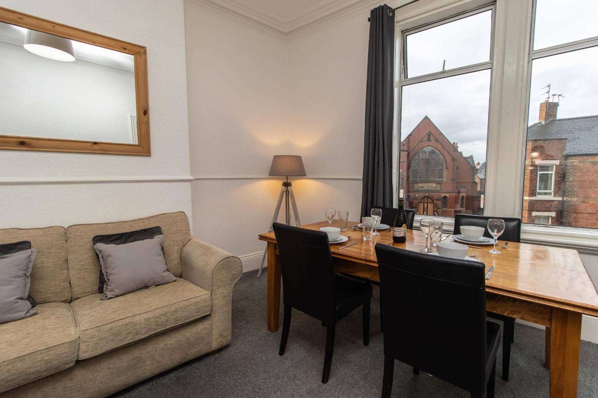 Dwellcome Home Ltd 4 King Bedroom Townhouse, Free Parking, Fast Wifi, Fully Equipped Kitchen, 15 Min Drive To Nissan, 20 Min To Newcastle Sunderland, Ideal For Long Term Contractor Etc Stays, Regular Housekeeping Option - See Our Site For Assurance South Shields Eksteriør bilde