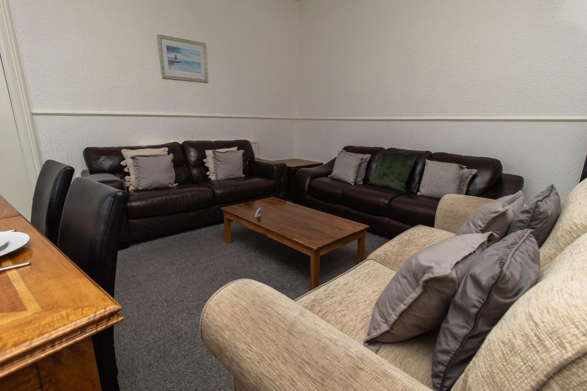 Dwellcome Home Ltd 4 King Bedroom Townhouse, Free Parking, Fast Wifi, Fully Equipped Kitchen, 15 Min Drive To Nissan, 20 Min To Newcastle Sunderland, Ideal For Long Term Contractor Etc Stays, Regular Housekeeping Option - See Our Site For Assurance South Shields Eksteriør bilde