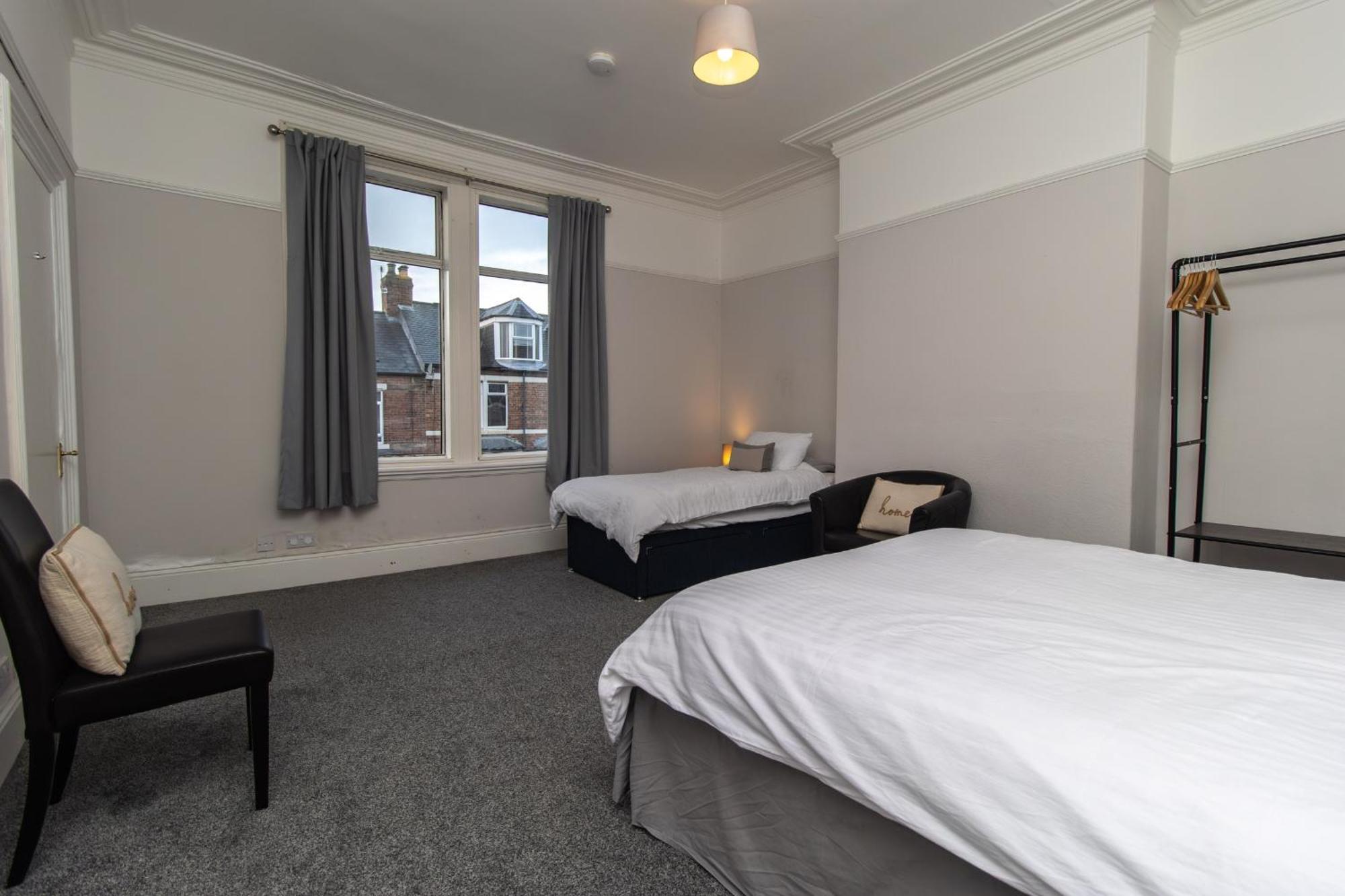 Dwellcome Home Ltd 4 King Bedroom Townhouse, Free Parking, Fast Wifi, Fully Equipped Kitchen, 15 Min Drive To Nissan, 20 Min To Newcastle Sunderland, Ideal For Long Term Contractor Etc Stays, Regular Housekeeping Option - See Our Site For Assurance South Shields Eksteriør bilde