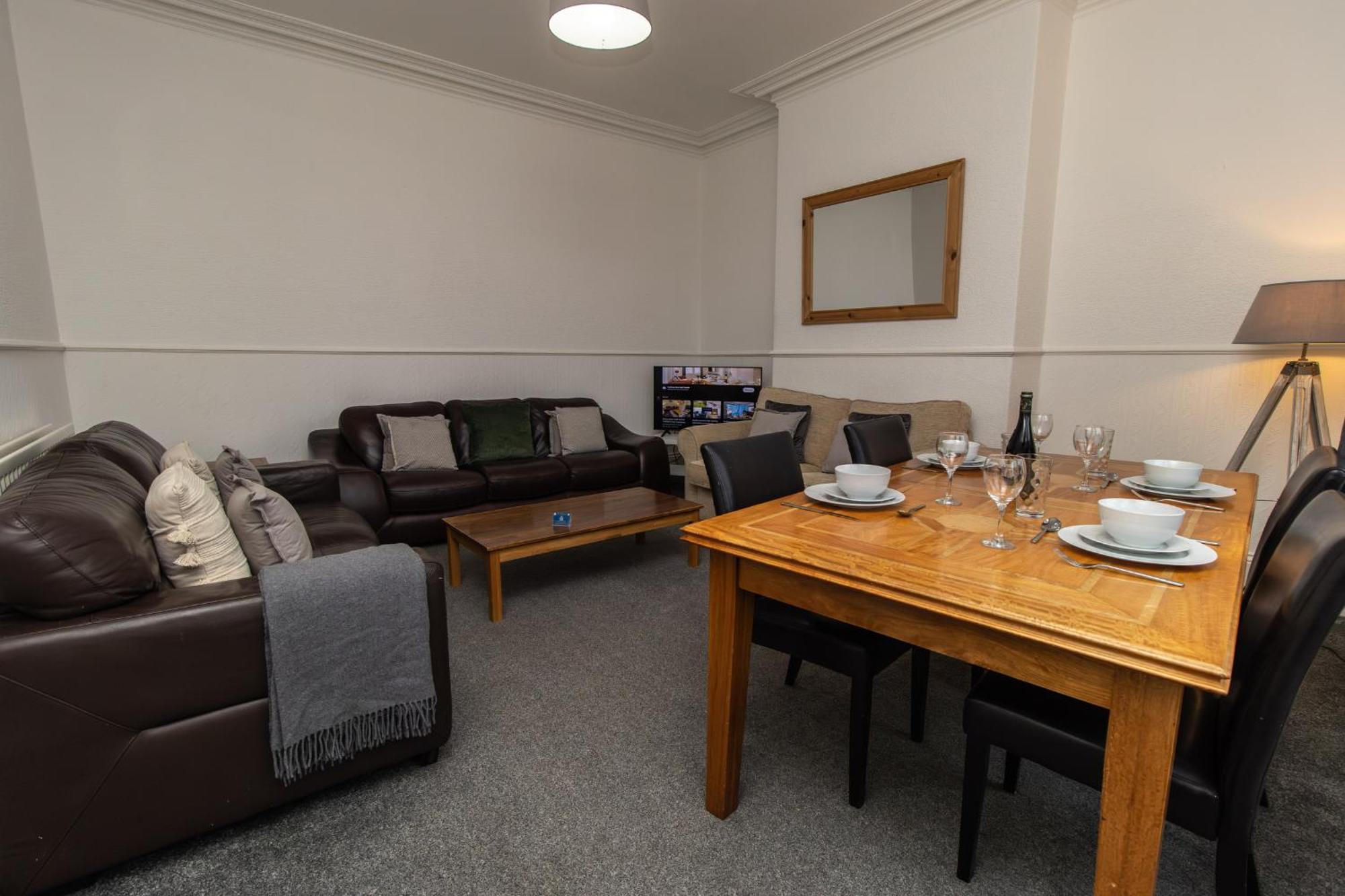 Dwellcome Home Ltd 4 King Bedroom Townhouse, Free Parking, Fast Wifi, Fully Equipped Kitchen, 15 Min Drive To Nissan, 20 Min To Newcastle Sunderland, Ideal For Long Term Contractor Etc Stays, Regular Housekeeping Option - See Our Site For Assurance South Shields Eksteriør bilde