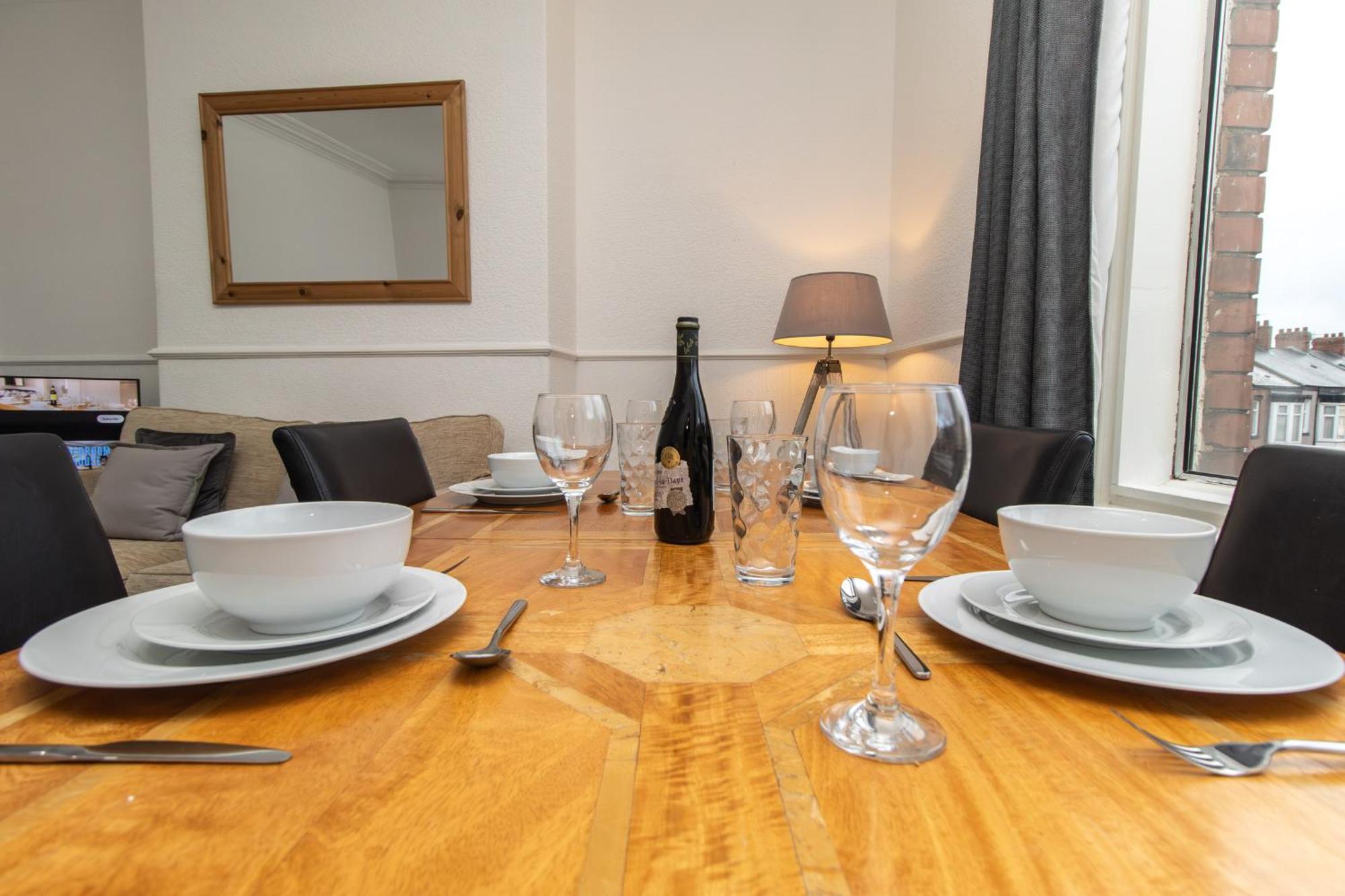 Dwellcome Home Ltd 4 King Bedroom Townhouse, Free Parking, Fast Wifi, Fully Equipped Kitchen, 15 Min Drive To Nissan, 20 Min To Newcastle Sunderland, Ideal For Long Term Contractor Etc Stays, Regular Housekeeping Option - See Our Site For Assurance South Shields Eksteriør bilde